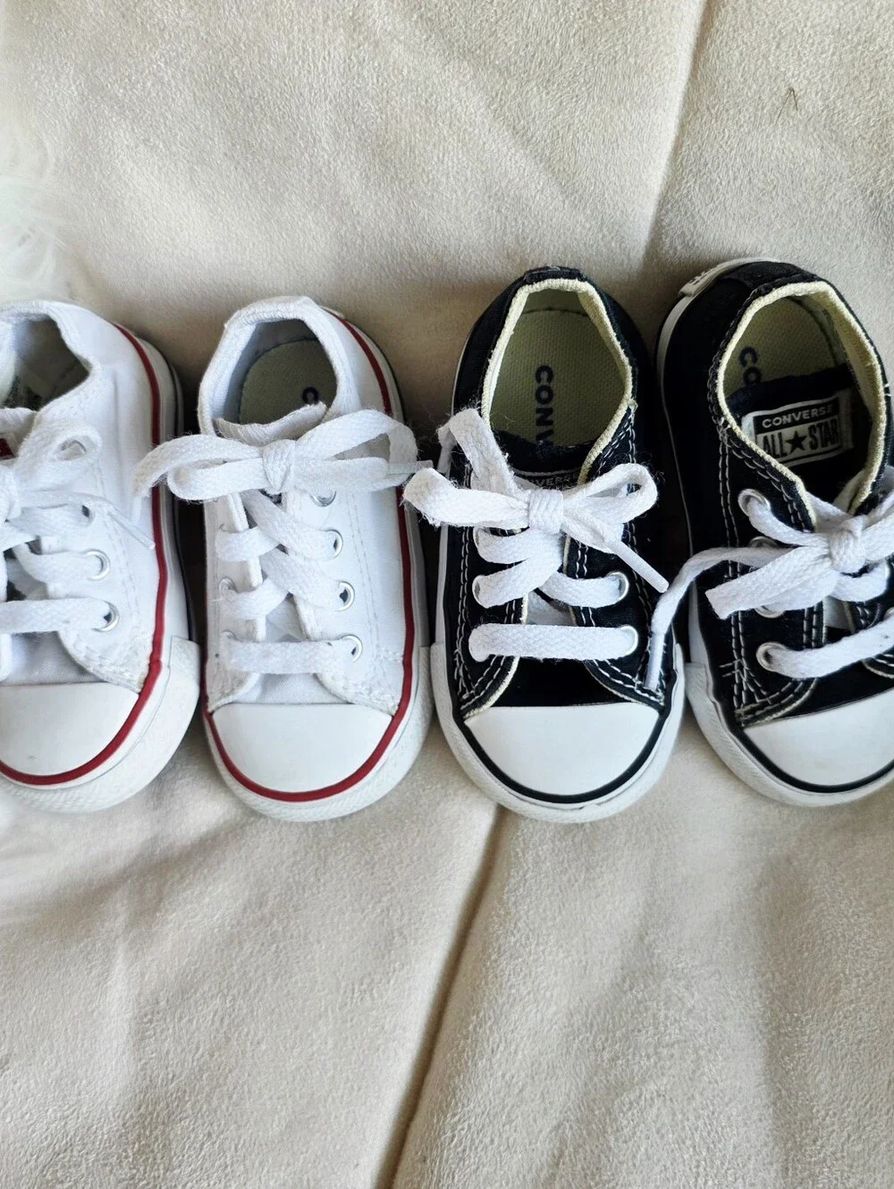 Converse black white